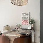 Lisbon, Renovated T2 Portas De Benfica Apartment *