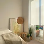 Lisbon, Renovated T2 Portas De Benfica Apartment