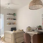 Lisbon, Renovated T2 Portas De Benfica Apartment *