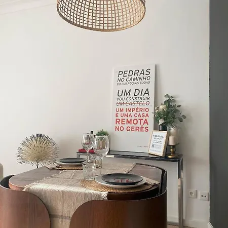 Lisbon, Renovated T2 Portas De Benfica Lägenhet *