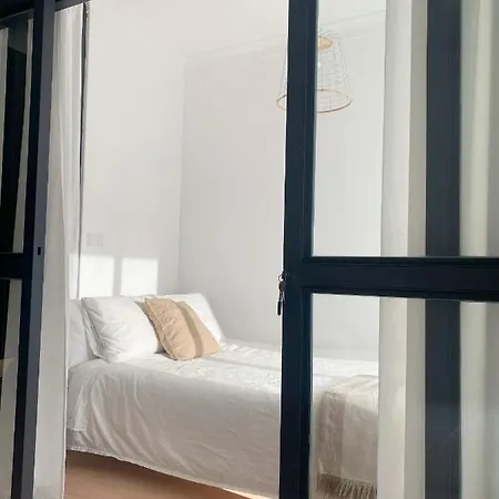 Lisbon, Renovated T2 Portas De Benfica Апартаменты *