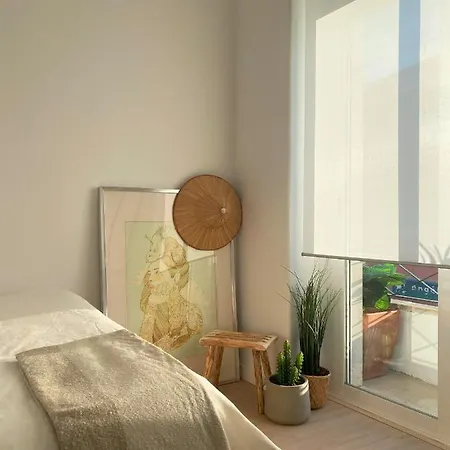 Lisbon, Renovated T2 Portas De Benfica Apartment