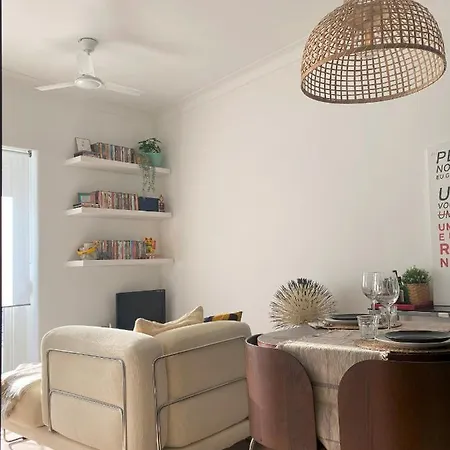 Lisbon, Renovated T2 Portas De Benfica Apartment *