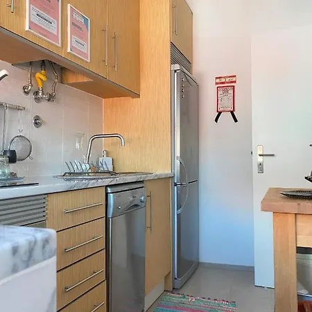 Lisbon, Renovated T2 Portas De Benfica Apartment